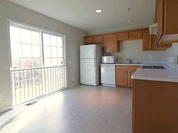 5th image of 18619 Woodgate Pl