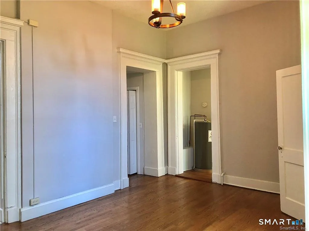 1 bed, 1.0 bath, 700 sqft, $1,995 — Photo 2