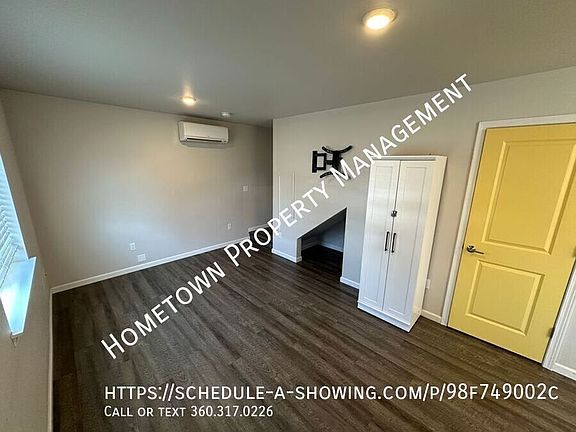 5th image of 302B Van Trump St NE