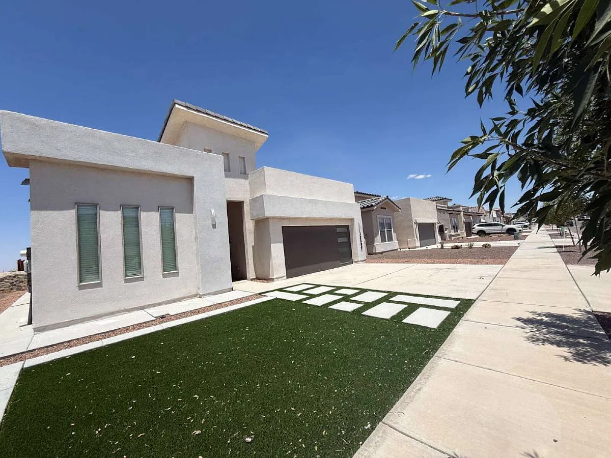 13389 Carterton Ave in El Paso, TX 79928 — Photo 2