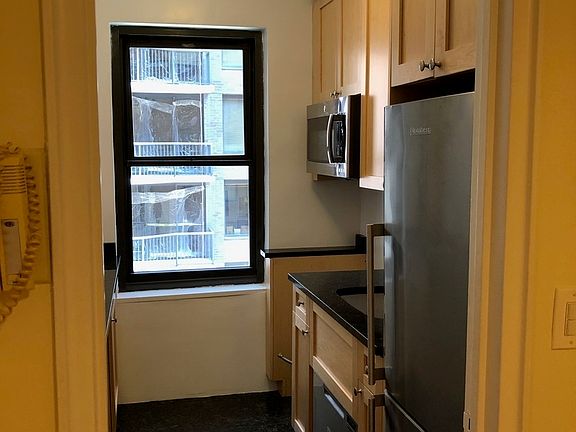 5th image of 141 E 56th St APT 5L