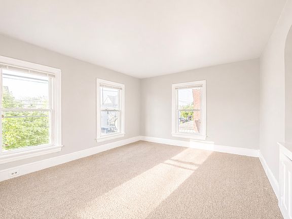 4th image of 53 E Hancock St APT 2