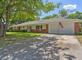 3804 Springbranch Dr, Benbrook, TX 76116