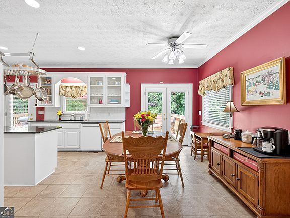 5th image of 6 Adella Ln