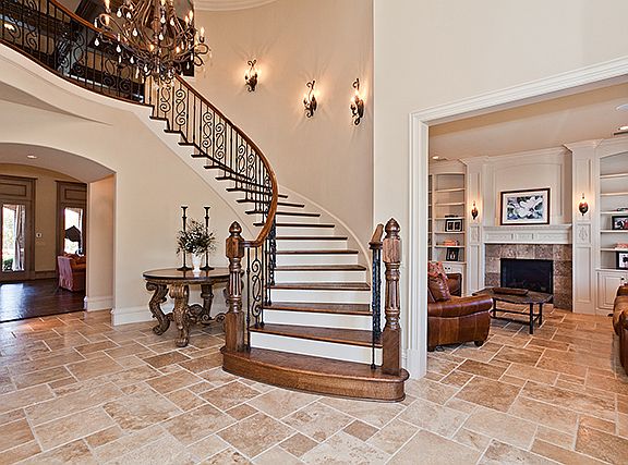 3rd image of 401 Windwood Ct