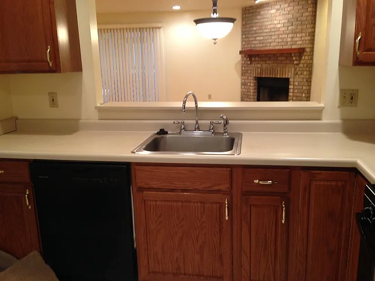 381 Woodruff St — Photo 5