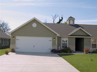 2220 Sycamore St, Tonganoxie, KS 66086