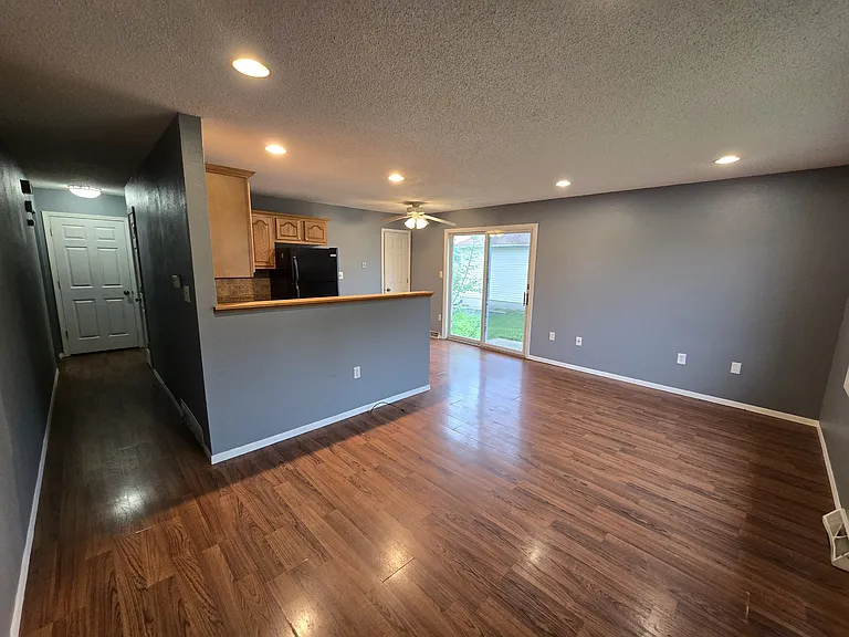 1407 Robin Rd — Photo 2