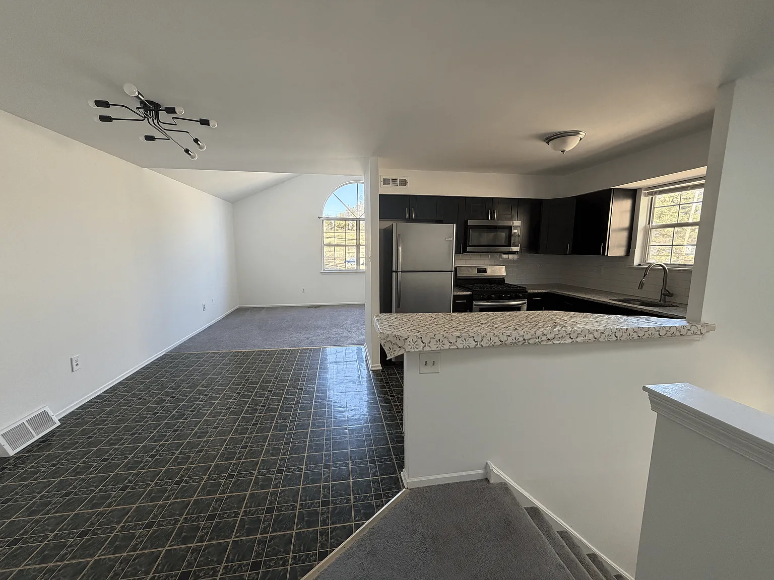 2 bed, 1060 sqft, $1,800 — Photo 4