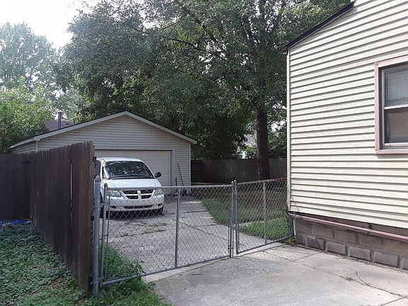 3rd image of 242 1/2 Crocker Blvd