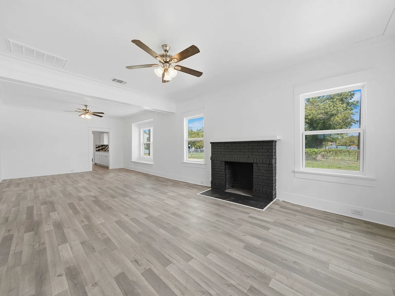 3 bed, 2.0 bath, 1850 sqft, $2,550 — Photo 4