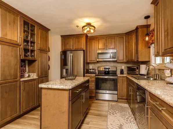 350 Riverbend St #107, Athol, MA 01331