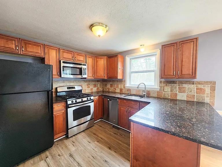 67 Burgundy Dr — Photo 2