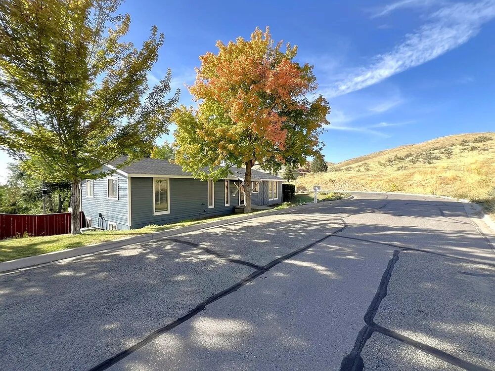 4 bed, 2573 sqft, $3,450 — Photo 2