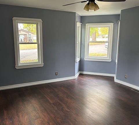 5th image of 118 E Elm St