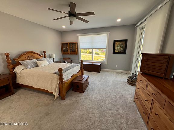 5th image of 301 Ruth Cir