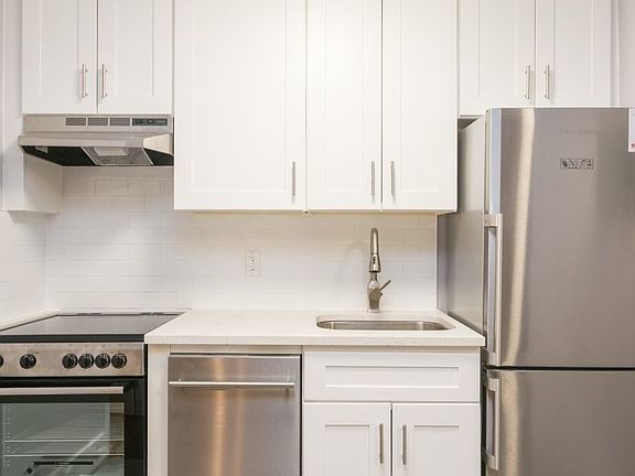 3rd image of 326 W 23rd St APT 2R