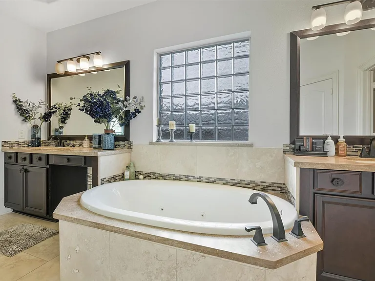17611 Fossil Ridge Ln — Photo 21