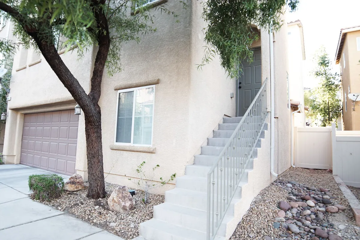 Building Photo - 8948 Amy Olivia Ave