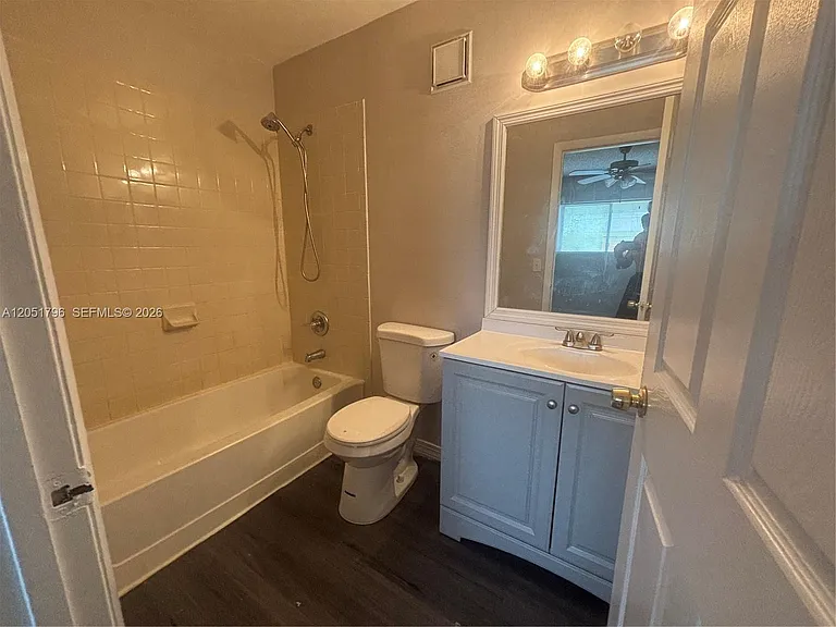 323 Palm Cir E — Photo 16