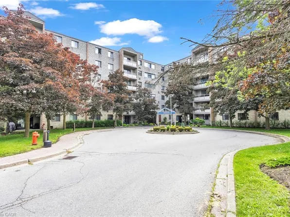 93 Westwood Rd #206, Guelph, ON N1H 7J7