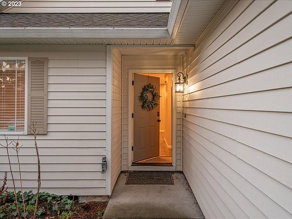 5th image of 9915 NE 65th St