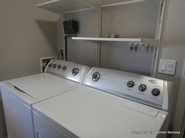 1328 Bridle Dr — Photo 21
