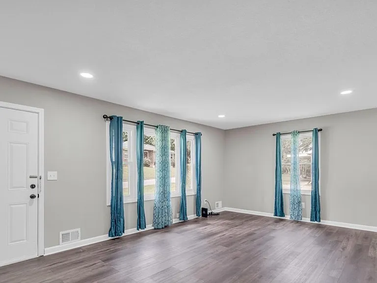 316 Davis Ave — Photo 4