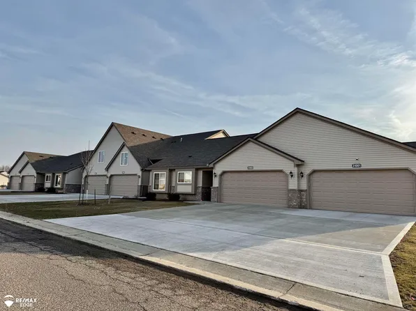 28007 Gregory St, Grand Blanc, MI 48439