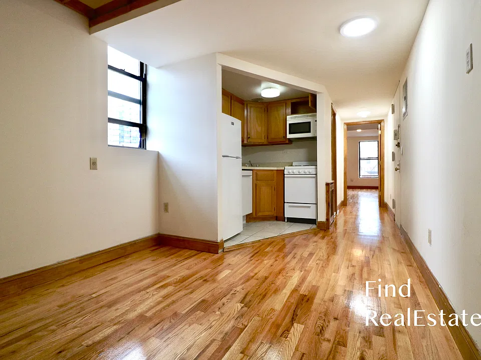 457 W 50th St #4W