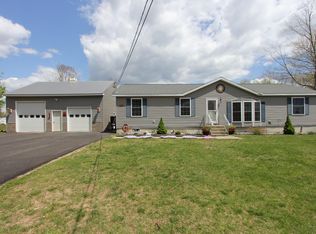 84 Centre Rd, Wales, ME 04280