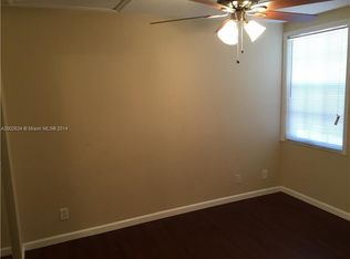 826 Summit Lake Dr, West Palm Beach, FL 33406