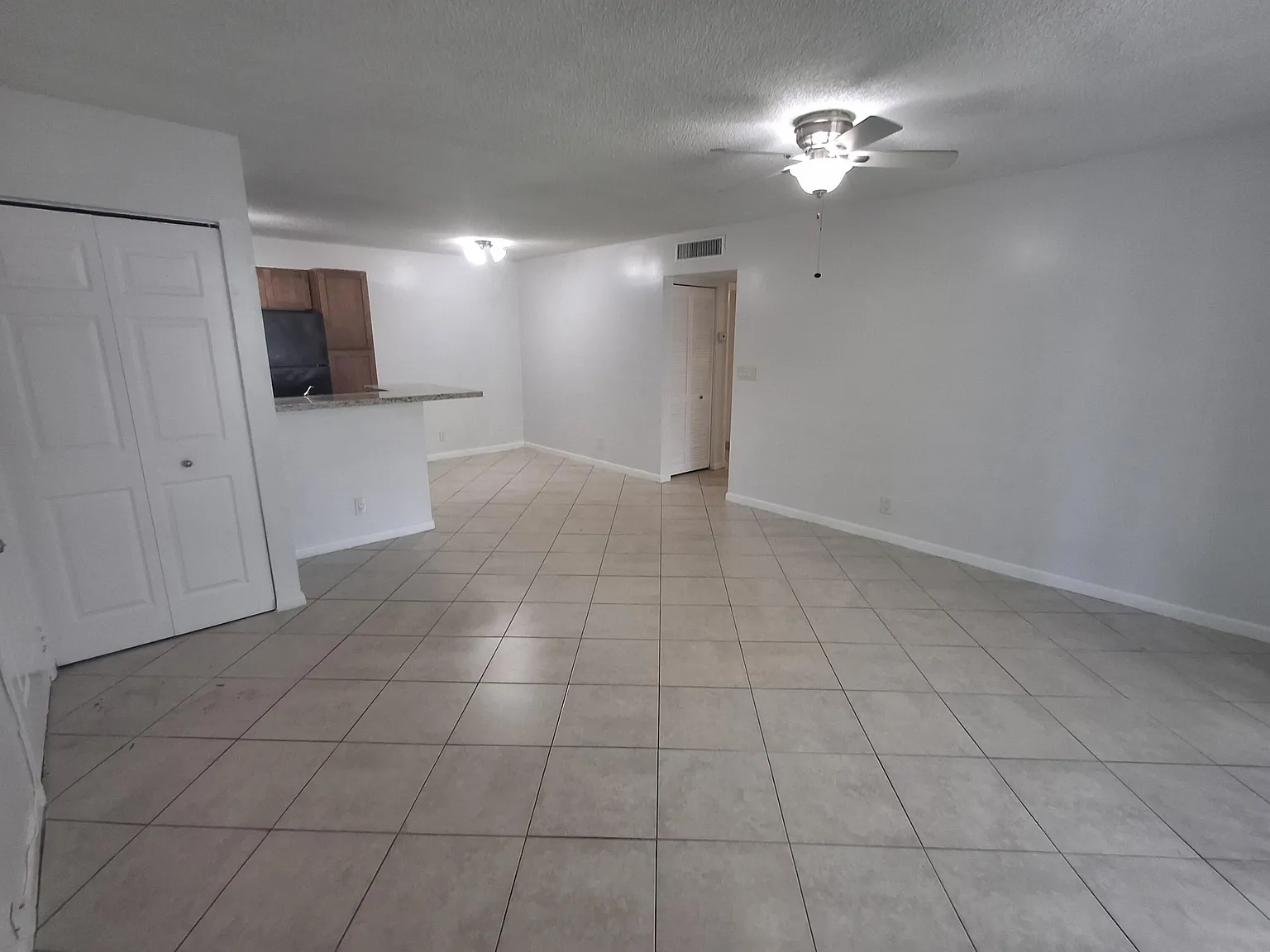 2 bed, 1.0 bath, 920 sqft, $2,000 — Photo 3