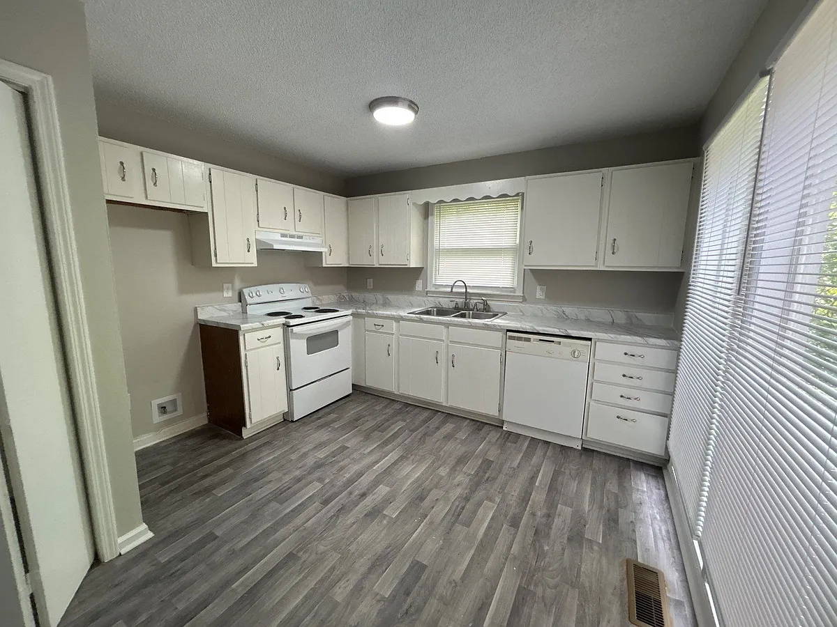 Building Photo - 45 Woodmont Dr #C