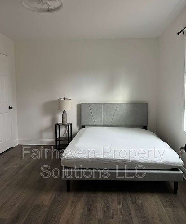 1st image of 2827 E 5th Ave