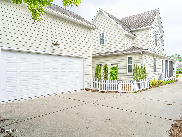 420 Manning Sq — Photo 27