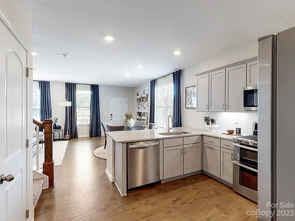 3rd image of 726 Herlong Ave #8
