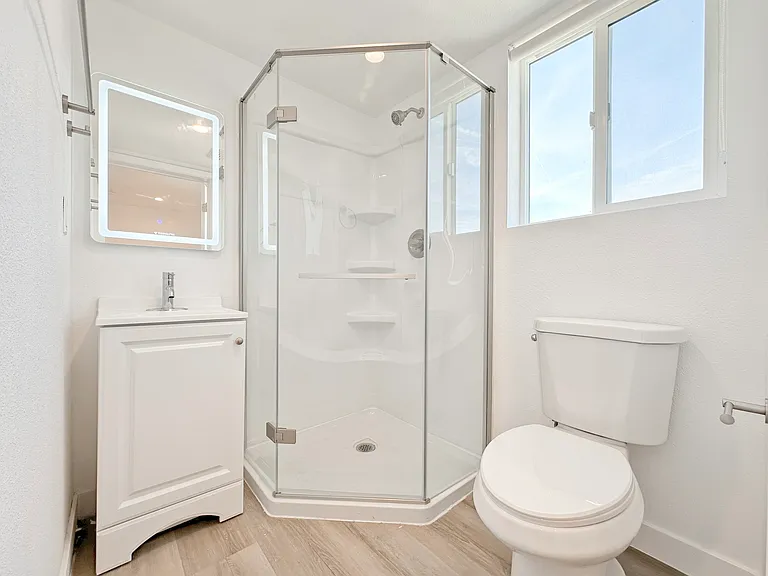 1363 W 35th St #9 — Photo 28