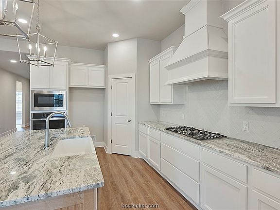 4th image of 2512 Bramber Dr