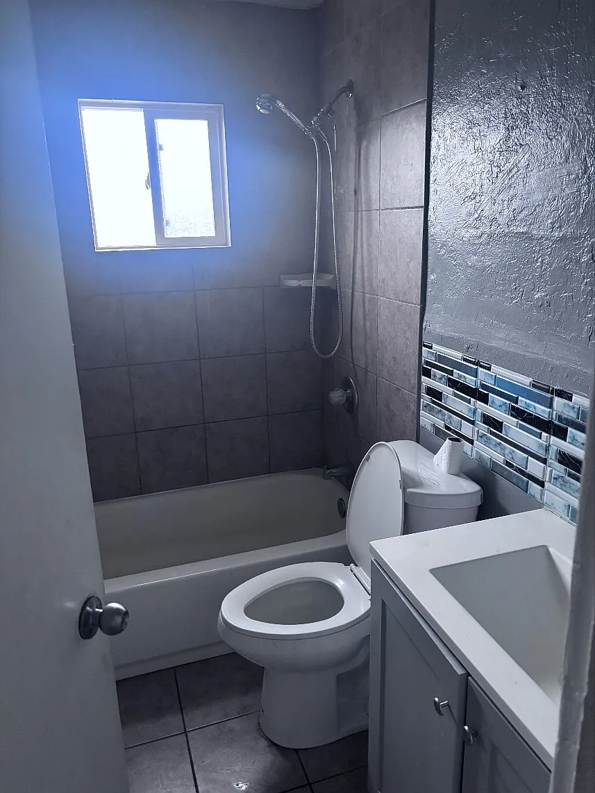 3 bed, 750 sqft, $1,200 — Photo 1