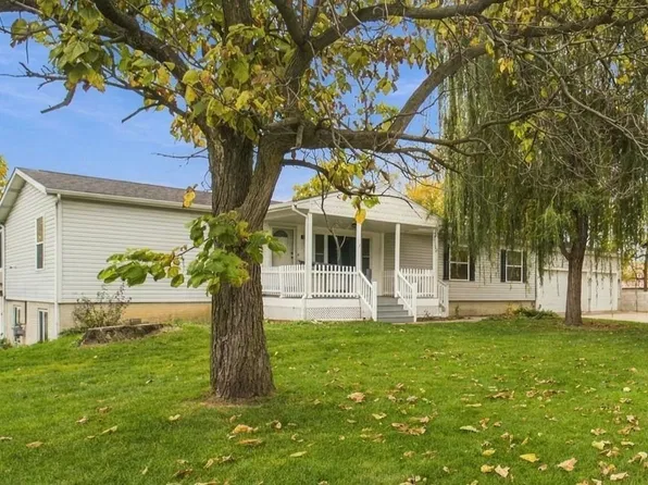 206 W Gilbert Dr, Evansdale, IA 50707