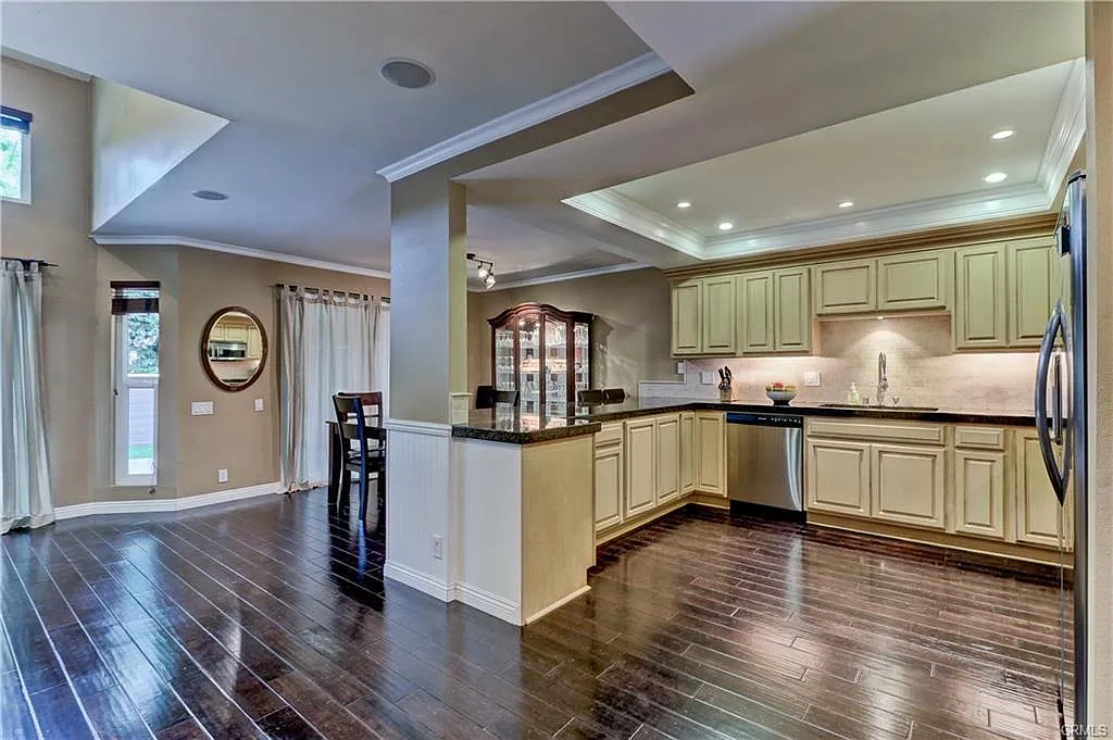 2 bed, 2.5 bath, 1722 sqft, $5,500 — Photo 1