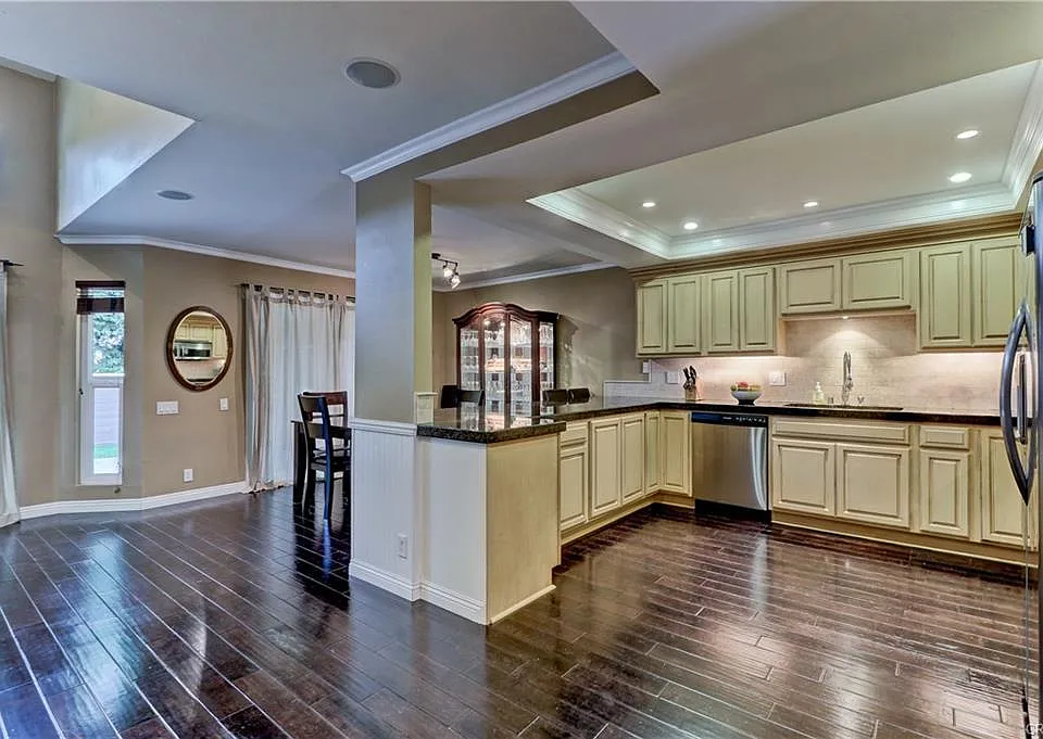 172 Admiral Way