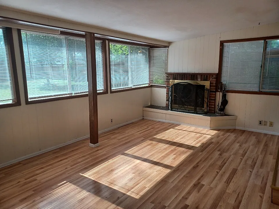 4 bed, 2300 sqft, $2,395 — Photo 4