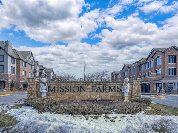 10531 Mission Rd #214B, Leawood, KS 66209