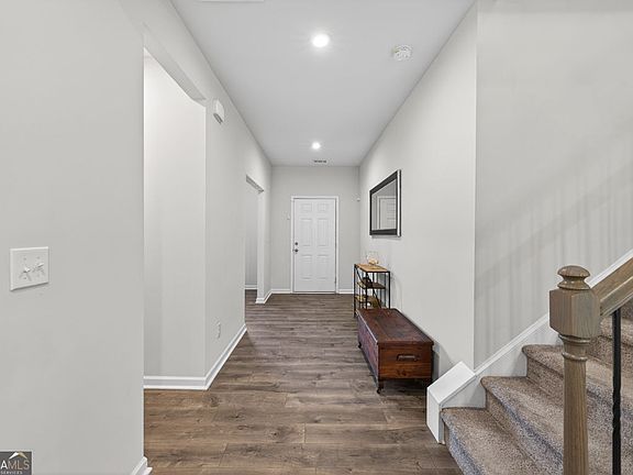 5th image of 678 Saffron Blvd