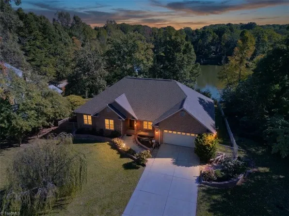 948 Aquaview Dr, Kernersville, NC 27284