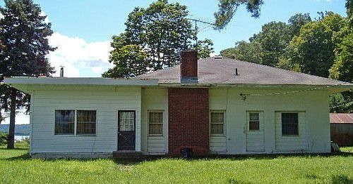2nd image of 127 River Rd