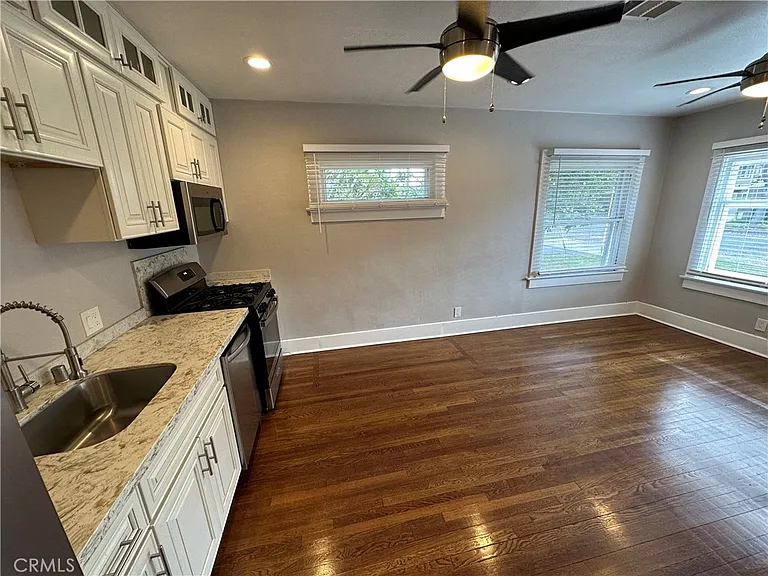 633 W Maple Ave — Photo 14