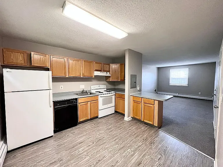 16 Bradford Dr #C — Photo 2